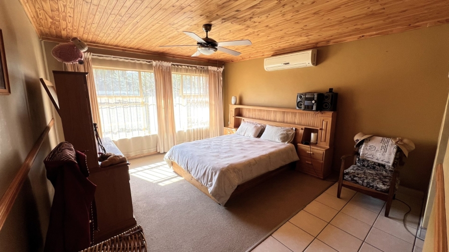 4 Bedroom Property for Sale in Langenhovenpark Free State